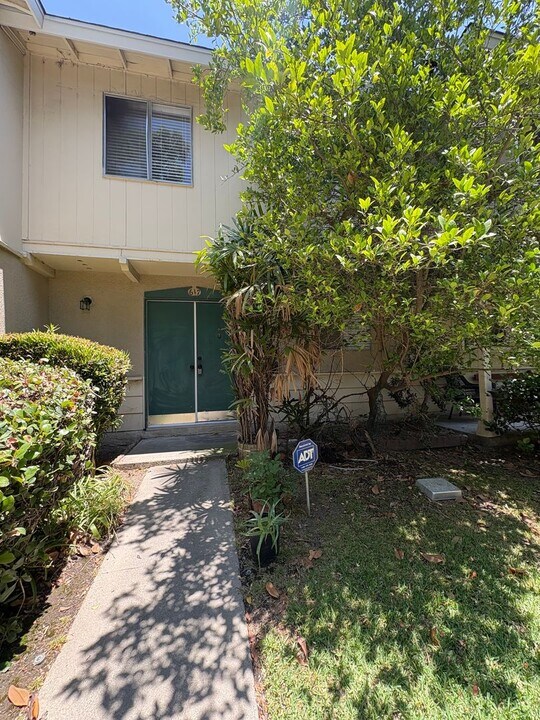 617 E Matchwood Pl in Azusa, CA - Building Photo