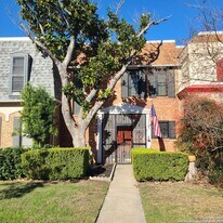 637 Strings Dr in San Antonio, TX - Building Photo