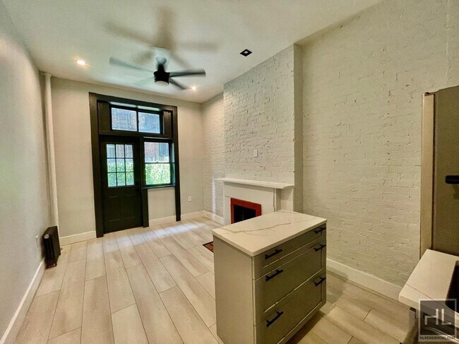 LeRoy Street in New York, NY - Building Photo - Building Photo