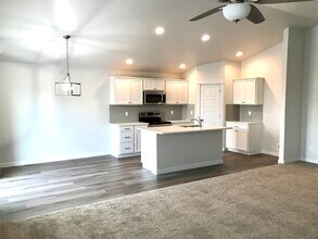 282 S Sunset Point Way in Meridian, ID - Building Photo - Building Photo