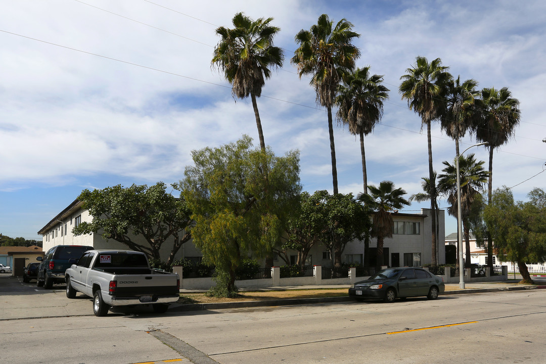 847 North King Avenue in Wilmington, CA - Building Photo