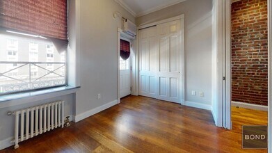 724 10th Ave in New York, NY - Building Photo - Building Photo