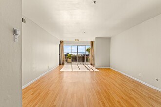 1001 Shore Line Dr in Alameda, CA - Building Photo - Building Photo