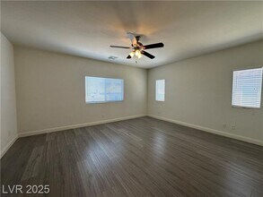 7726 Pyrenees Park Dr in Las Vegas, NV - Building Photo - Building Photo