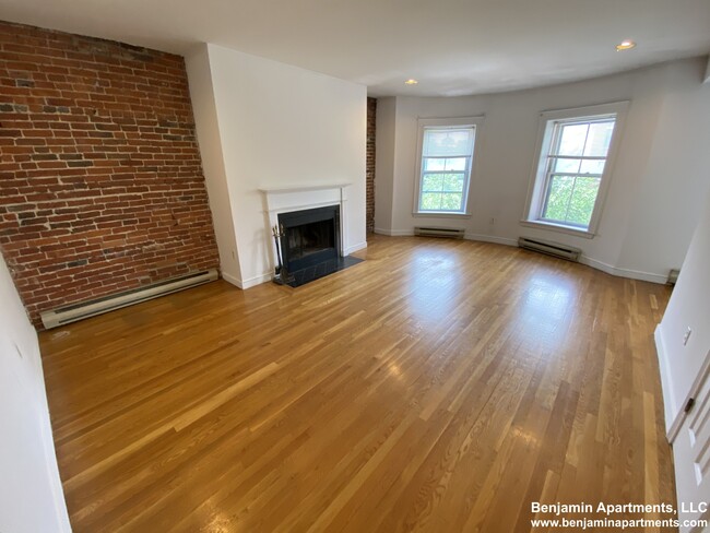 1742 Washington St, Unit 3 in Boston, MA - Foto de edificio - Building Photo