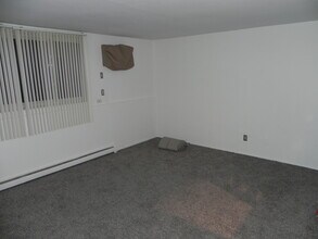 125 Twin Oaks Dr, Unit 102 in Joliet, IL - Foto de edificio - Building Photo