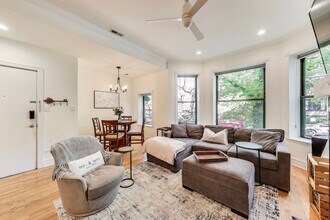 2833 N Burling St in Chicago, IL - Building Photo - Building Photo