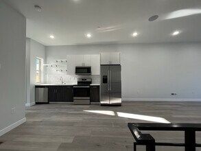 522 W Berks St, Unit 1 in Philadelphia, PA - Foto de edificio - Building Photo