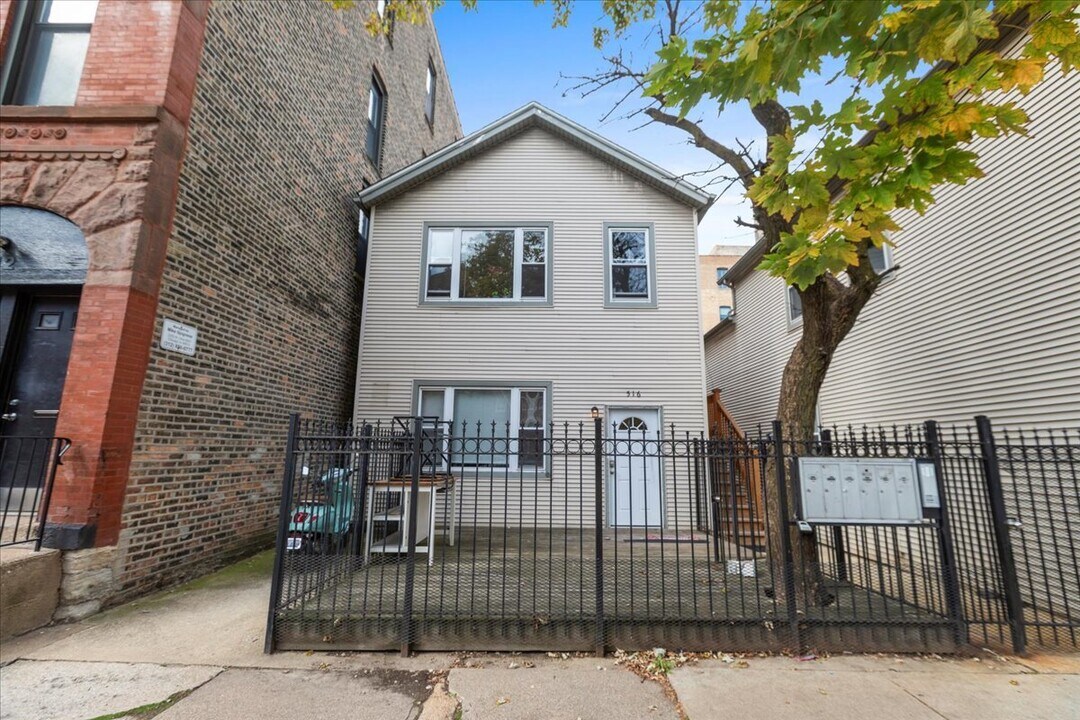 516 N May St in Chicago, IL - Building Photo