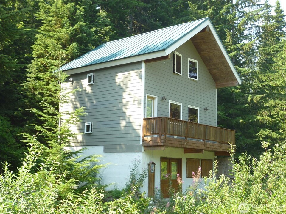 1151 Yellowstone Trail Rd in Snoqualmie Pass, WA - Foto de edificio