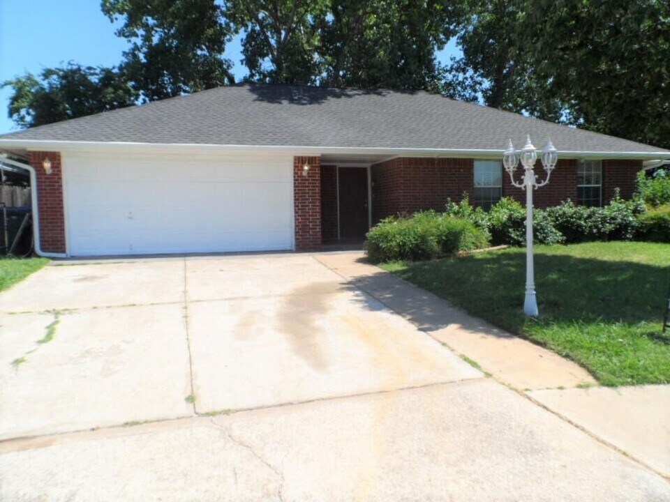 2305 Carolyn Ct in Norman, OK - Building Photo