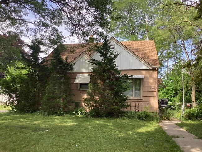 7302 W Medford Ave in Milwaukee, WI - Building Photo - Building Photo