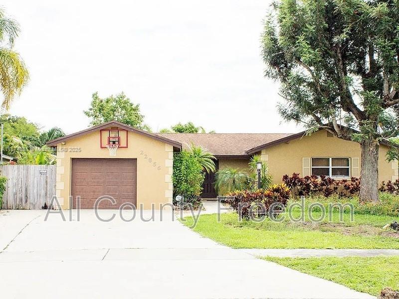 22856 SW 53rd Ave in Boca Raton, FL - Foto de edificio