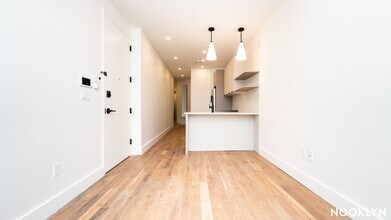 43 Kingston Ave, Unit 1a in Brooklyn, NY - Foto de edificio - Building Photo