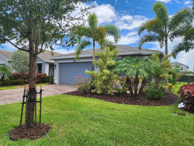 10295 SW Indian Lilac Trail in Port St. Lucie, FL - Building Photo - Building Photo
