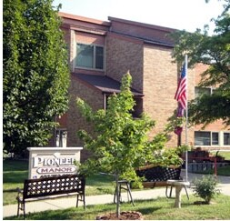 Pioneer Manor in Geneva, NE - Foto de edificio - Building Photo