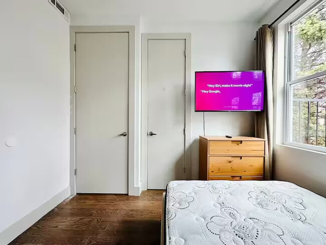 Furnished room/NOT APARTMENT in Queens, NY - Building Photo - Building Photo