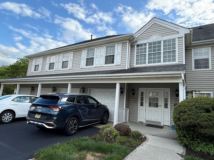 709 Eagles Chase Dr in Trenton, NJ - Building Photo