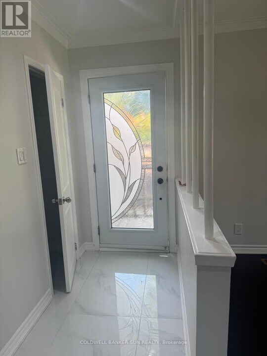 42 Jansusie Rd in Toronto, ON - Building Photo