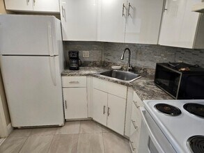 960 Crystal Lake Dr in Pompano Beach, FL - Building Photo - Building Photo