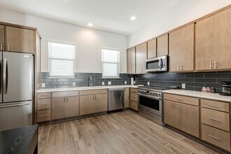 144 N Cherry St in San Antonio, TX - Building Photo - Building Photo