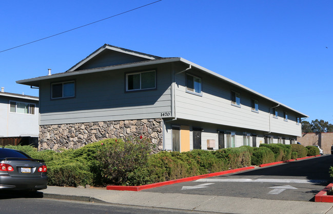 The Townhouse Apartments in Fairfield, CA - Building Photo - Building Photo