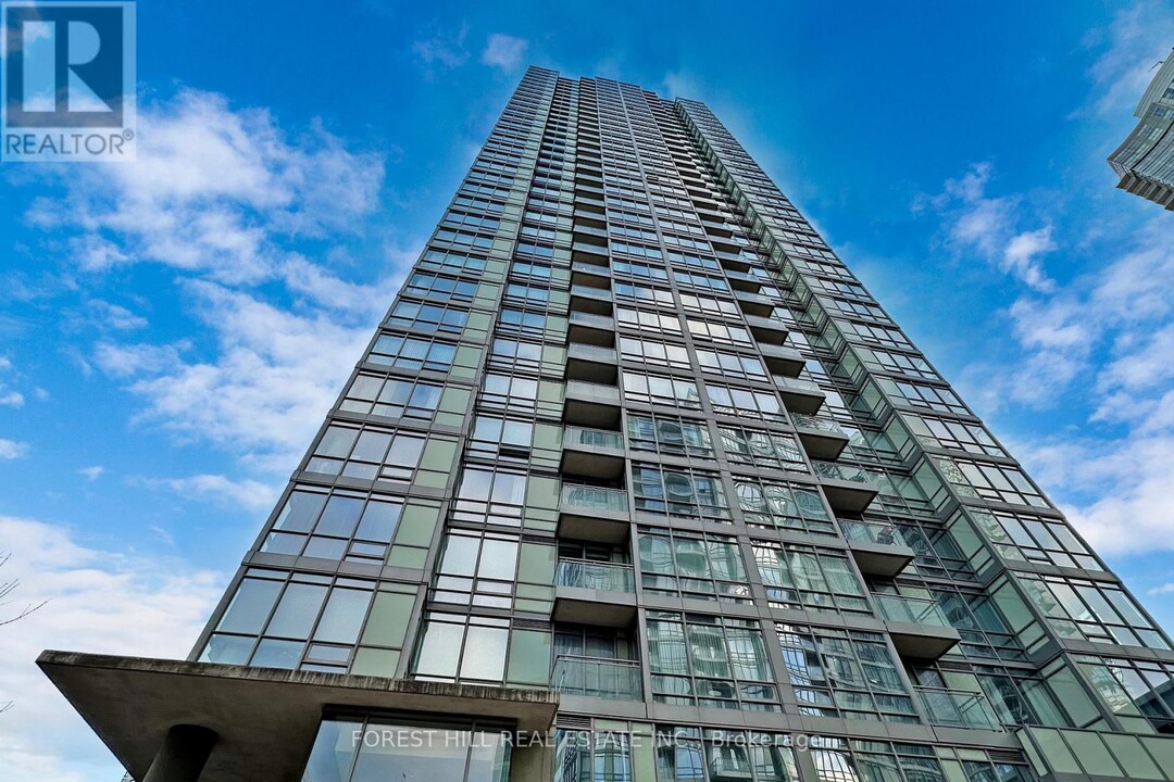 5-305 Mariner Terrace in Toronto, ON - Building Photo