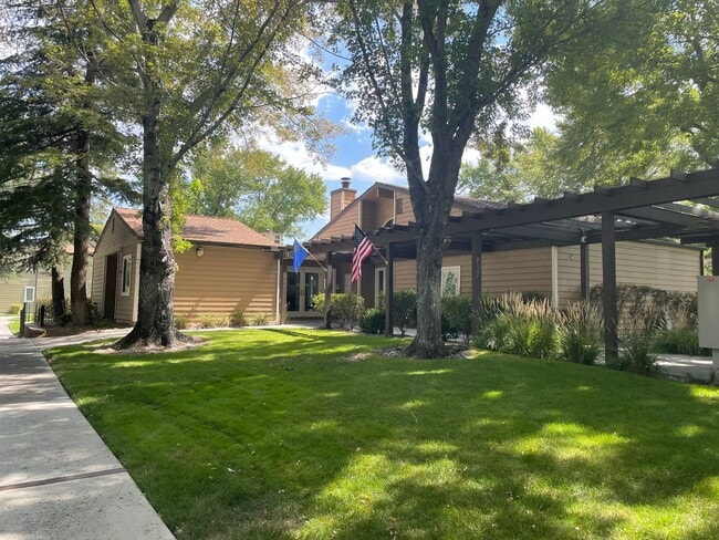 555 E Patriot Blvd in Reno, NV - Building Photo - Building Photo