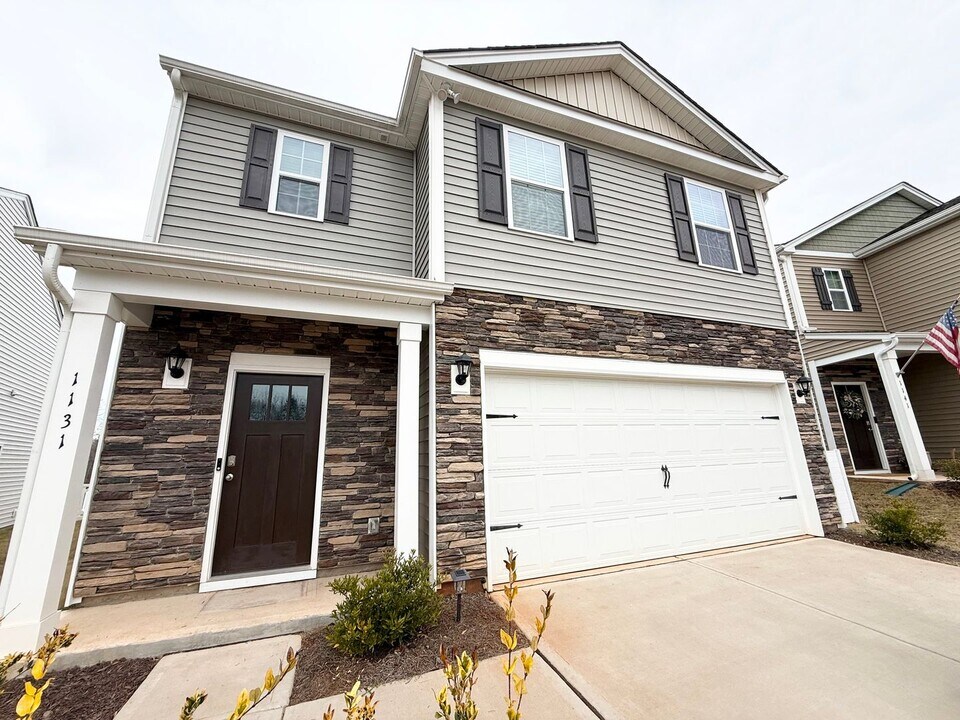 1131 37th Ave Lane NE in Hickory, NC - Building Photo