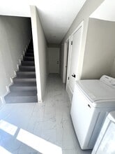 7215 Holly Hill Dr in Dallas, TX - Foto de edificio - Building Photo