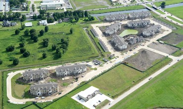 Cameron Isles Apartment Homes in Houma, LA - Foto de edificio - Building Photo