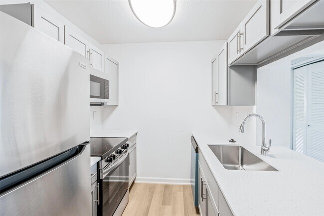 property at 4600 W Pioneer Dr