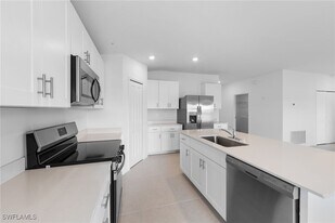 17627 Paradiso Wy in North Fort Myers, FL - Building Photo