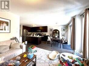 325 Meadowbreeze Dr in Ottawa, ON - Building Photo - Building Photo