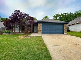 125 Parkwood Ct in Azle, TX - Building Photo