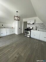 69 W Liberty St in Waterbury, CT - Building Photo