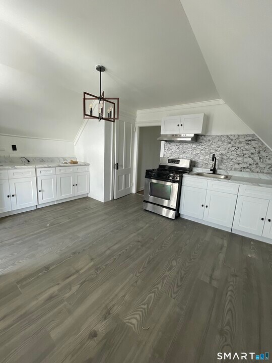 69 W Liberty St in Waterbury, CT - Building Photo