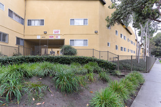 Park Lane Apartments in Los Angeles, CA - Building Photo - Building Photo