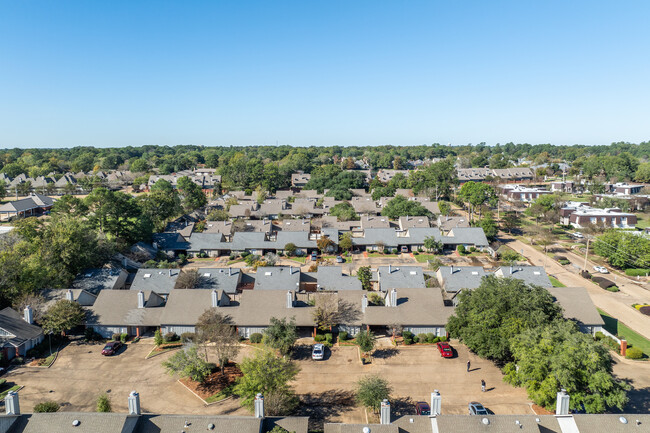 River Place in Jackson, MS - Building Photo - Building Photo