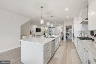 43489 Old Ryan Rd in Ashburn, VA - Building Photo - Building Photo