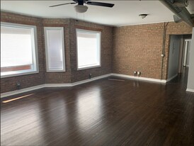 7750 S Essex Ave, Unit Unit 102 in Chicago, IL - Building Photo
