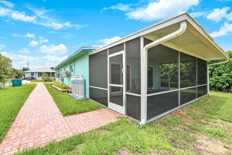 527 Goodland Dr in Goodland, FL - Building Photo - Building Photo