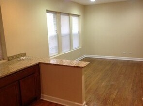 7205 N Damen Ave in Chicago, IL - Building Photo - Building Photo