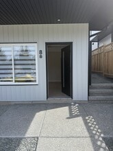8 Leam Rd in Nanaimo, BC - Building Photo - Building Photo