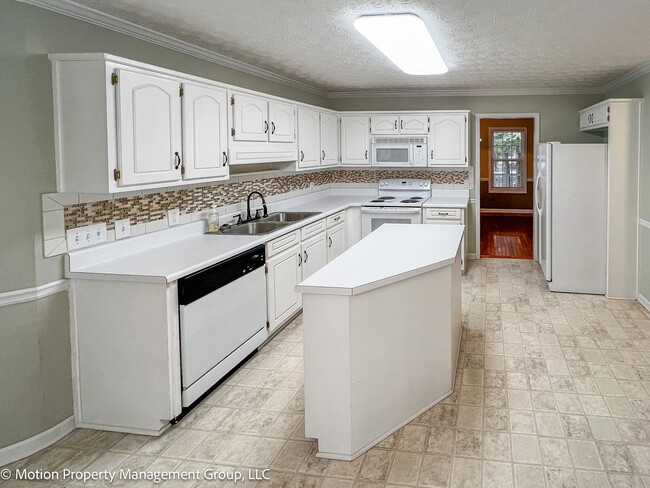 861 Windward Rd in Winder, GA - Building Photo - Building Photo