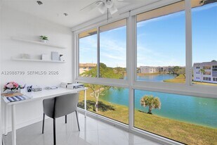 8400 Sunrise Lakes Blvd in Sunrise, FL - Building Photo