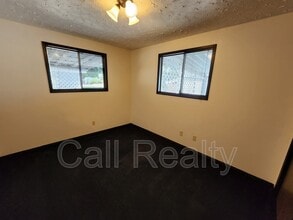 8809 E Liberty Ave in Millwood, WA - Building Photo - Building Photo