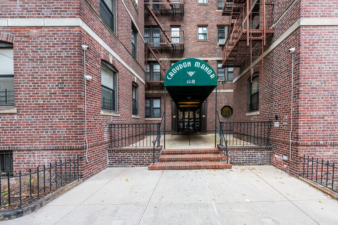 Croydon Manor in Sunnyside, NY - Foto de edificio