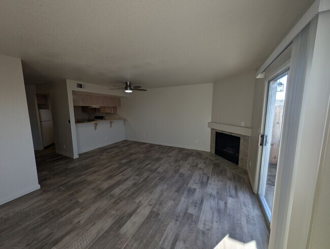 1023 Burton Dr in Redding, CA - Building Photo - Building Photo