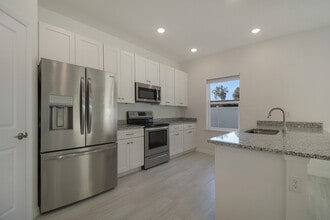 435 Cierra Oaks Cir in Lady Lake, FL - Building Photo - Building Photo